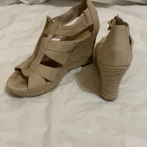 Nude Wedges
